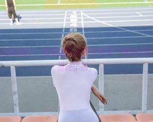 AISS爱丝(钻石版) – 免费捆绑资源在哪找？何冉的花絮视频可别错过了哟。