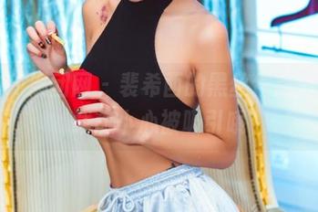 GIRLT果团网 – 裴希西的黑丝作品集，下载前小心被吸引哦