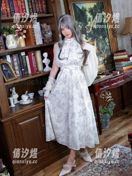初见Machi马吉短裤美图，私房里散发的恰到好处的魅力。