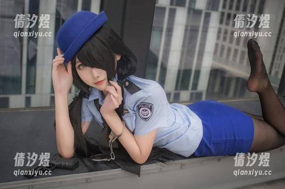 在黑枪呆礼服的映衬下，Momoko葵葵的原图让人想喊‘真香’！