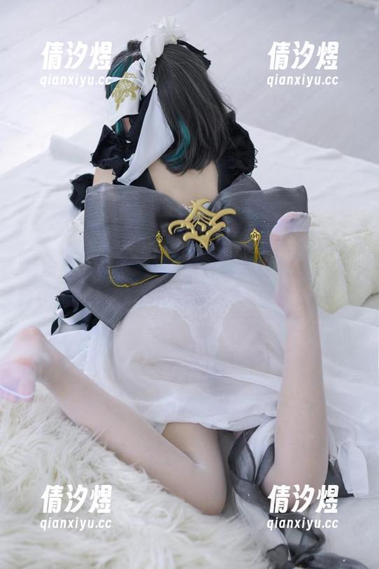 PAKI草莓酱 有没有注意到PAKI草莓酱在这组自拍里cos得特撩人?