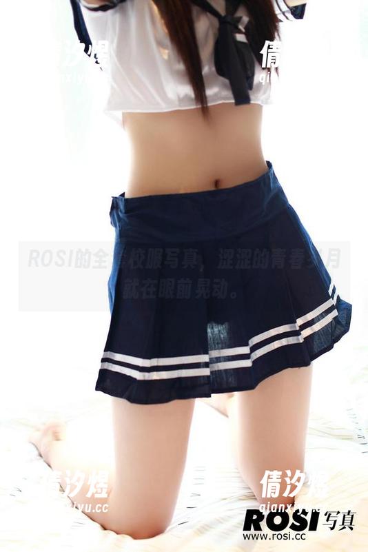 ROSI的全套校服写真，涩涩的青春岁月就在眼前晃动。