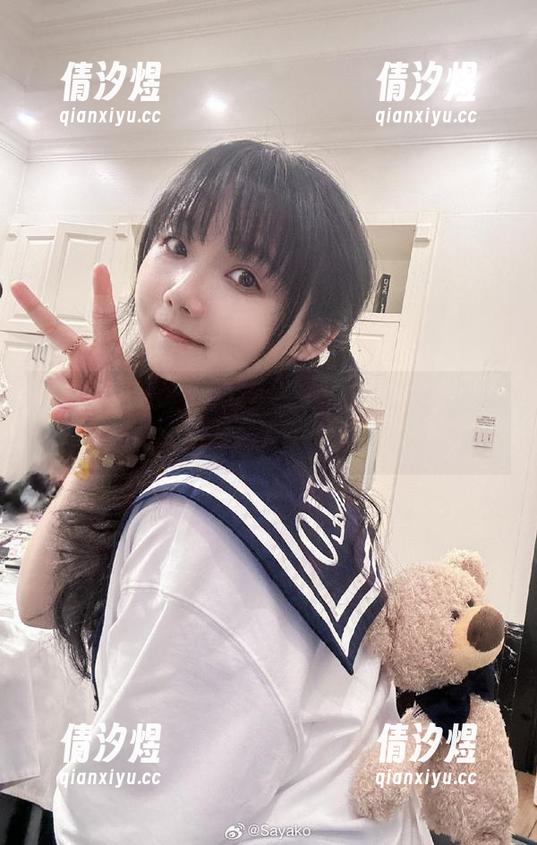 在Sayako＿今年4岁的私拍里，玛丽罗斯的图片仿佛有种...难以描述的魔力。