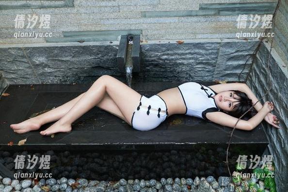 TuiGirl推女郎 - 何奕恋的黑丝特辑，高清图库让人想要一探究竟