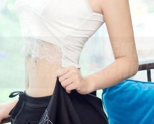 UGirls尤果网 – 游泳池和孟狐狸的完美联动，留言说说你喜欢这福利图片吗？