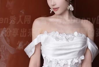 Xiuren秀人网 – 看，丹妮Danny的白丝写真集分享出来了，那小心翼翼的姿态，怎么会让人犯规呢？