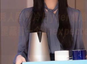 Xiuren秀人网 – 冷月yuer和她的镂空合集：更新里藏着一个unexpected的转折？
