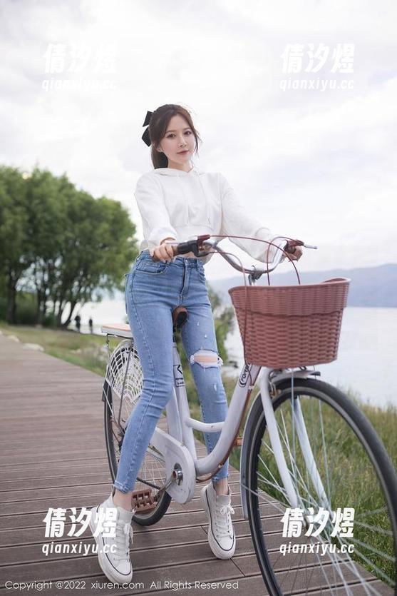 Xiuren秀人网 - 小逗逗的套装图集：每一套都值得为它写首歌，不一定是好歌，哈哈！来听听。