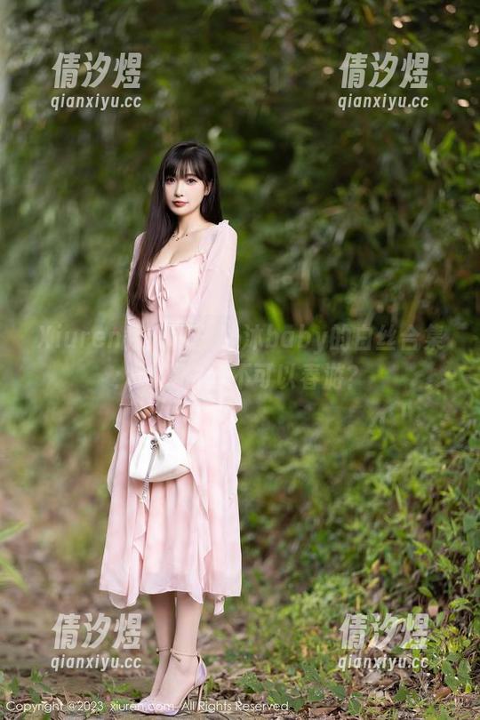 Xiuren秀人网 - 沐沐baby的白丝合集：谁说白丝不可以春游？