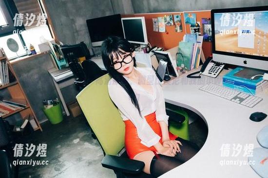 手机里的Zia(지아)：高清原图，微型比基尼和我的小wondering