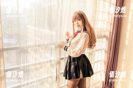 水手服黑丝写真里的yoko夏宅，她在那儿，原图好像把时间凝固了。