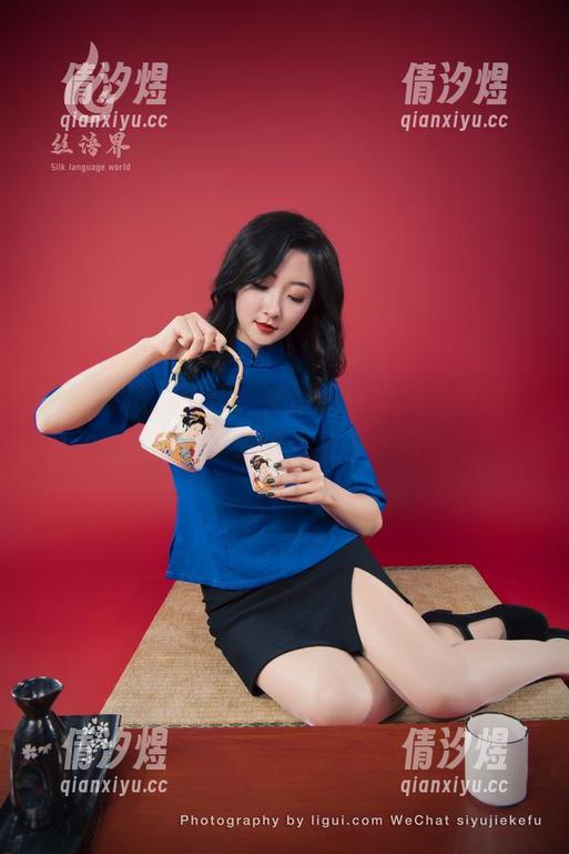 丽柜-文静 丽柜 - 精选图片,文静的白裙风骚登场!你见过裙子和水的合作吗?