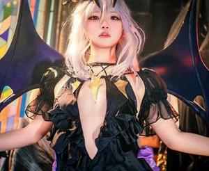 高清美图：伊喵君_Nya在比基尼里优雅洒脱，不愧是‘浴室时装秀’的女王啊！