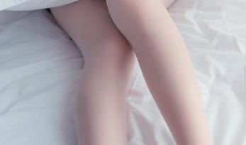 兔玩映画助力你的夏日计划，图包下载程序启动，这腿细得让人腾空而起！