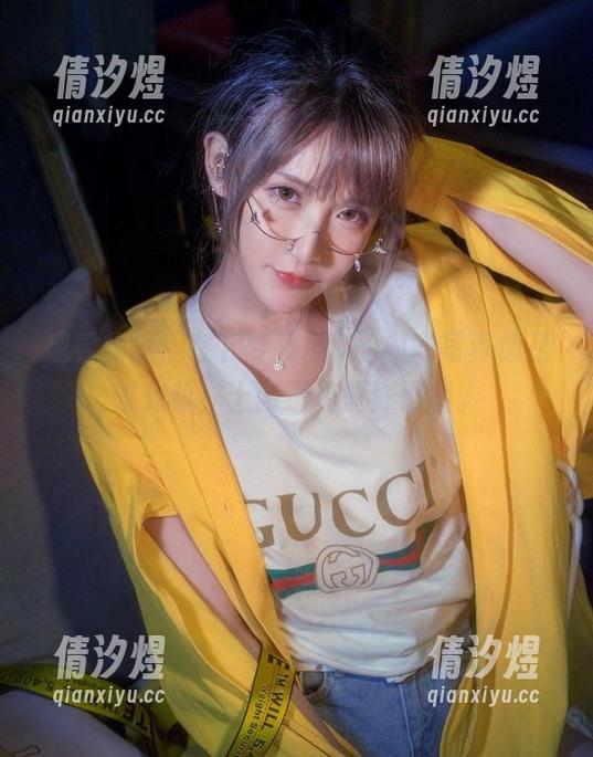 观看此刻，在下萝莉控ii的内衣写真像是时光机，上面透着些许懵懂。