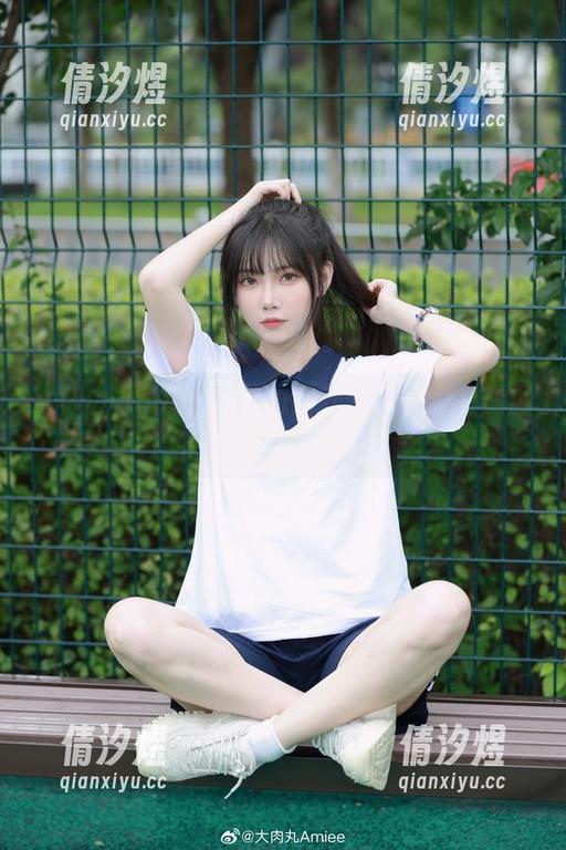大肉丸Amiee和她的婚纱：一场意外的图集旅行
