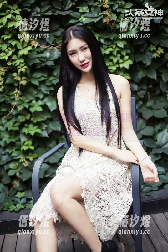 头条女神 - 易阳又来了，夏天美图更新，快来看这销魂的一幕。