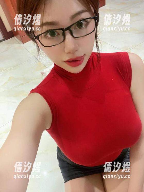 微密圈 - 奶宝妹纸，毕竟图包里的蕾丝性感能让心和腿同时受不了！