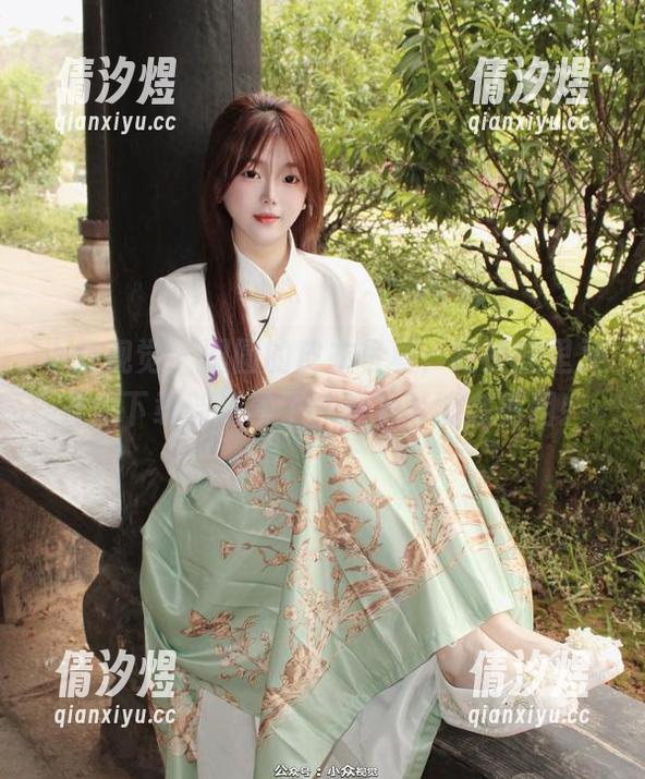 小众视觉 - 圆圆的皮衣写真，我头脑里又开始下载新场景了，等下可能会亮相！