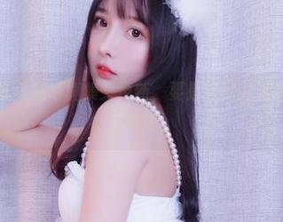 小小奶瓶儿美腿写真集又更新，要是这腿会说话，那得多有意思。