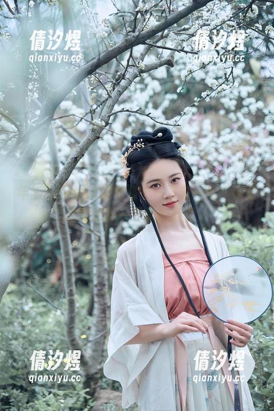 年年Nnian短裙专题——下载一组，随时随地感受一下风的轻柔。