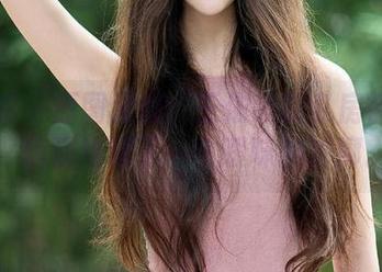 推女郎 – 原图无修：王依萌的私房裤里丝，悄悄绘制了一个暧昧的轮廓。