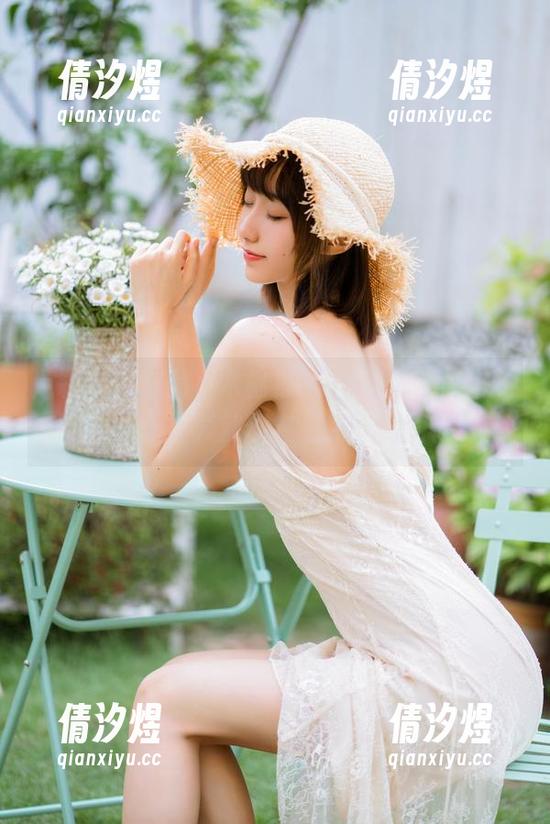 定制专属作品，木棉棉OwO在海边的各种pose，真就像在拍杂志封面。