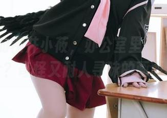原图里的樱井小莜，办公室里到底发生了啥？奇怪又耐人寻味的画面。