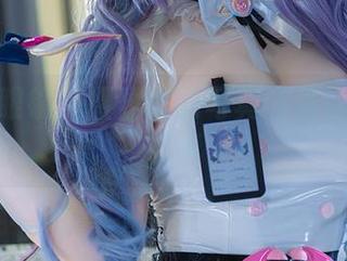 不只是眼镜：樱梨梨的写真图集让你目不转睛