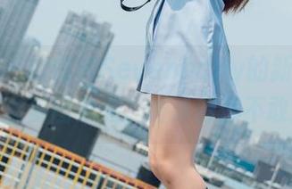 波萝社 – 柳侑绮Sevenbaby的新泳池时光：大波美图来袭，游泳圈都不敢靠近！