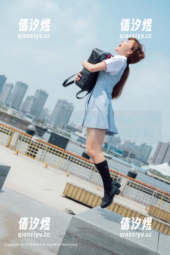 波萝社 - 柳侑绮Sevenbaby的新泳池时光：大波美图来袭，游泳圈都不敢靠近！