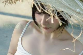 看！浅安安的写真，火华家泳池里的资源潜伏着！
