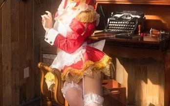 爱老师_PhD最新图集，你能想象吗？少女们在这里竟然成了小宇宙的中心。