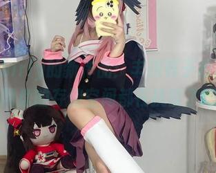 白栎Shirly的新作品：丰川祥子校服写真，网盘的存储空间都在抗议了吧？