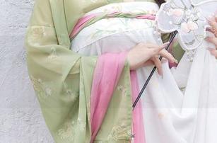 秀人网 – 允尔的睡衣写真：懒人生活的艺术，有时只需要一件衣服和无限次翻身。