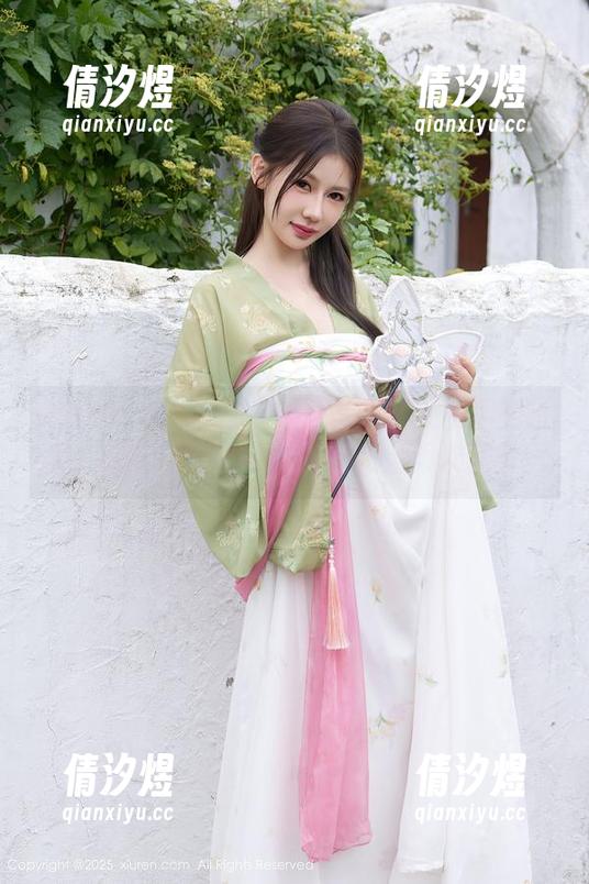 秀人网-允尔 秀人网 - 允尔的睡衣写真:懒人生活的艺术,有时只需要一件衣服和无限次翻身。