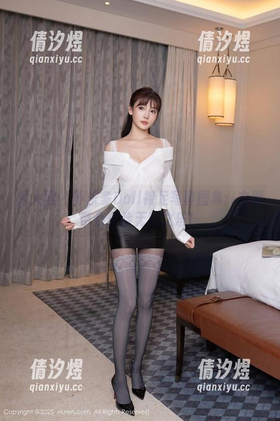 秀人网 - 养乐多Doll裸足写真图集：立即带你体验无鞋之乐！