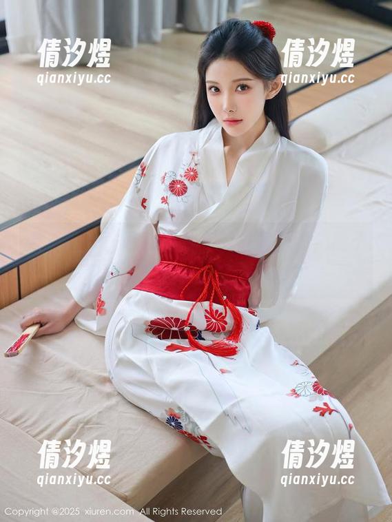 秀人网-噜噜妞儿 秀人网 - “噜噜妞儿”的浴室套图,镜子里反射的似乎是别的东西?