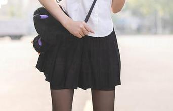 秀人网 – 定制脚步下的妖娆，拍黄瓜girl美足的图片带你进入另一个世界。
