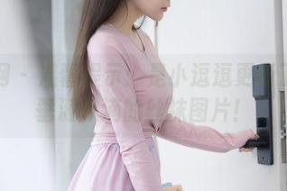 秀人网 – 温馨提示：是小逗逗更新了一组垂涎欲滴的丝袜图片！