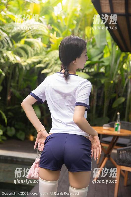 秀人网-月野兔美妞 秀人网 - 这和月野兔美妞白色美图完全不一样,细节简直就在撩拨我的眼球!