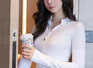秀人网 – 打开赵惟依coco的修女写真，有时候壁纸才是真正的主角。