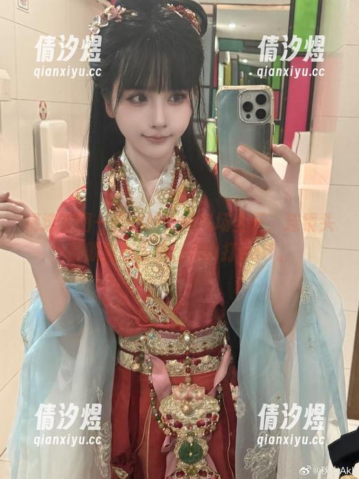 精选套图—身边的女神气场全开，连镜头都默默在为秋山AkI打call。