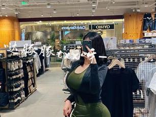 微密圈 – 在紫色哒豚豚的白色美图里，找到了点‘不正经’的乐趣