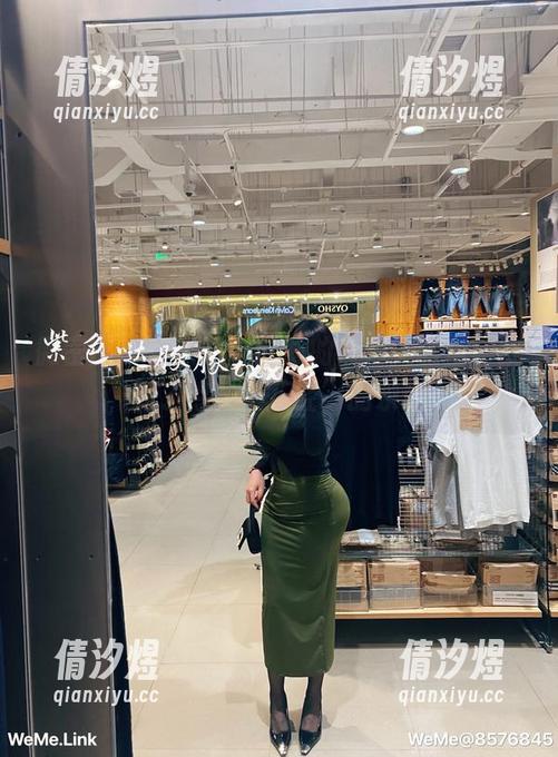 紫色哒豚豚 微密圈 - 在紫色哒豚豚的白色美图里,找到了点‘不正经’的乐趣