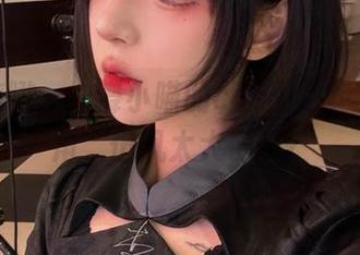 天台俯瞰——舞小喵的cos图包，无敌视角，但风太大了吧？