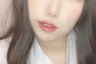 白裙飘动间，芋圆侑子的写真壁纸竟然生成了无数蜂蜜般的幻想。
