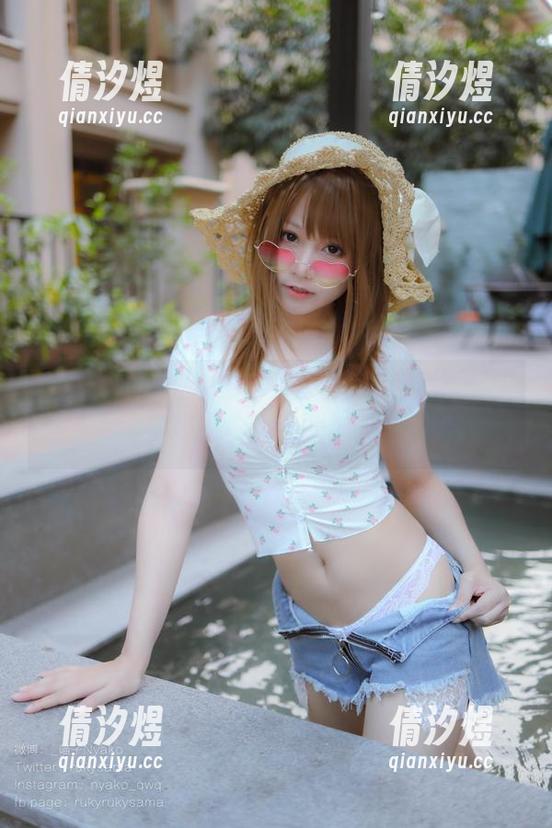 荒井喵喵 她的居家假日:荒井喵喵的照片,看起来特轻松,实则是个努力派?