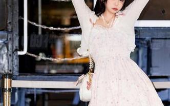 落落Raku的神奇修女套图，高清画质看得太过瘾了！
