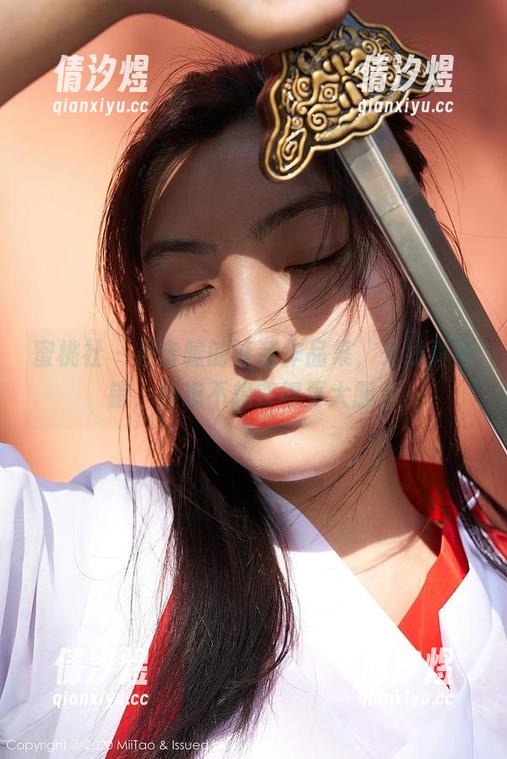 蜜桃社 - 月音瞳的泳装作品集，光线真不错，但想不想变得更大胆？